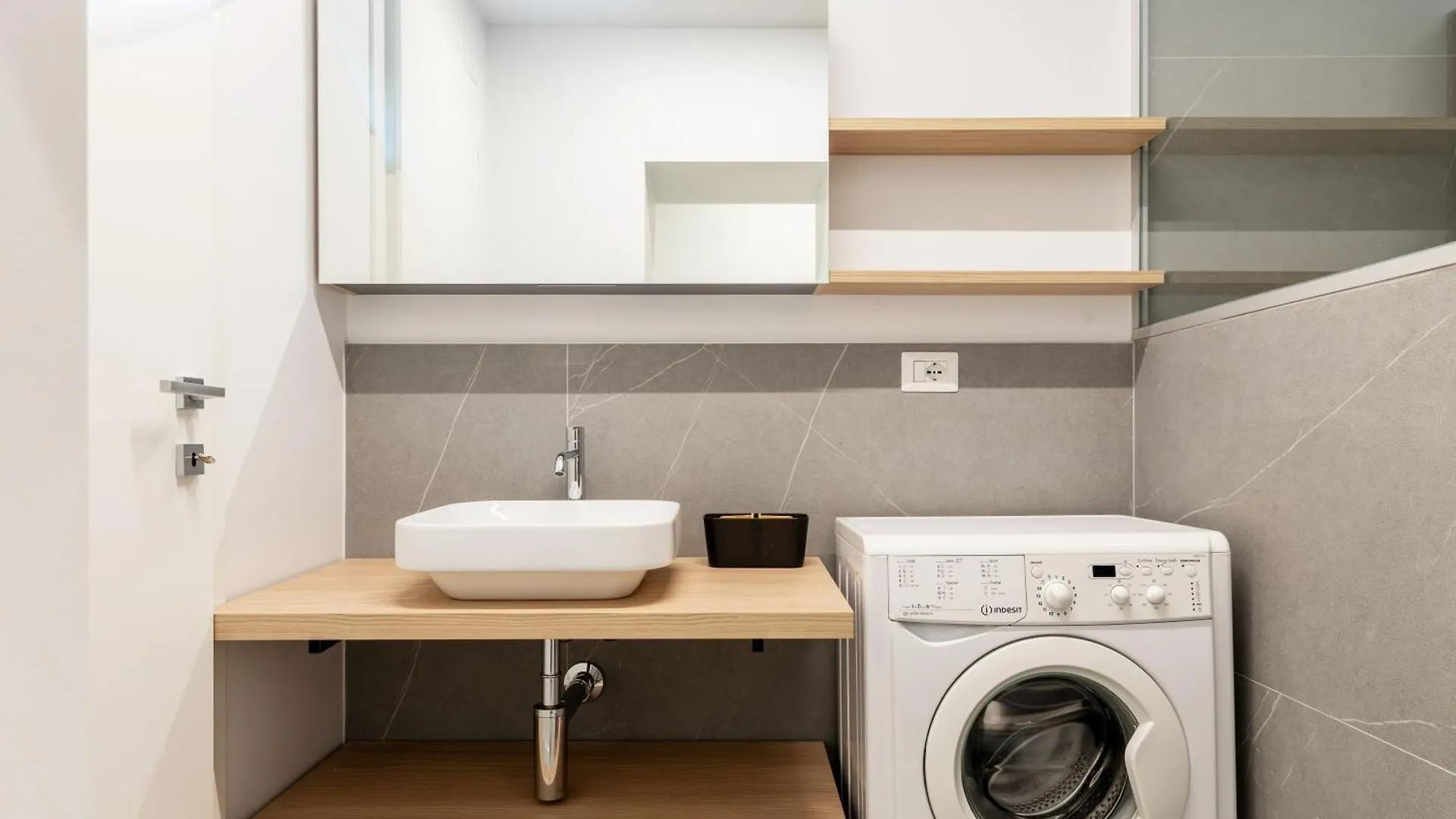 Monte Nero 2Br Apt Pta Romana M3 ミラノ アパート