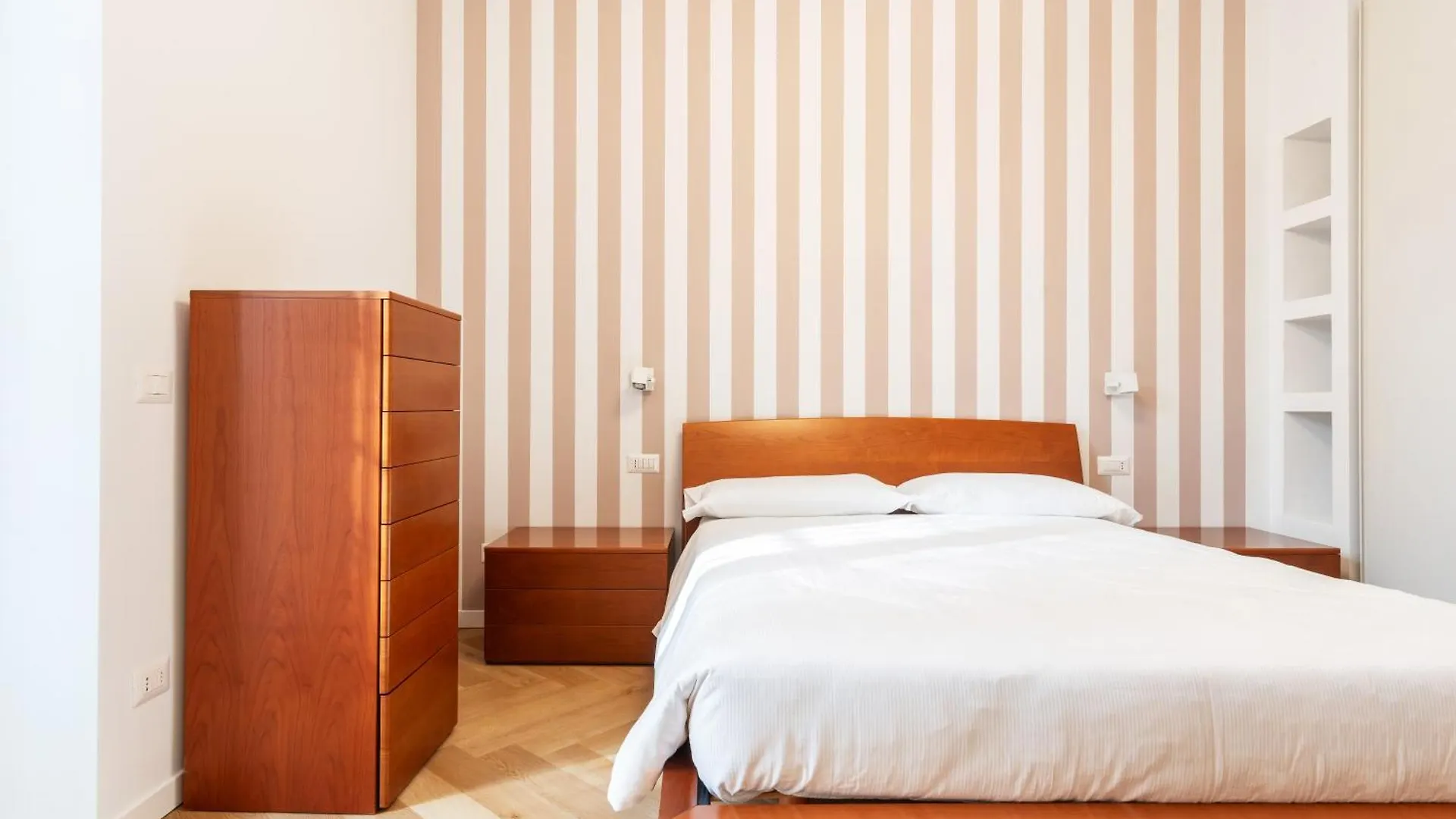 Monte Nero 2Br Apt Pta Romana M3 ミラノ